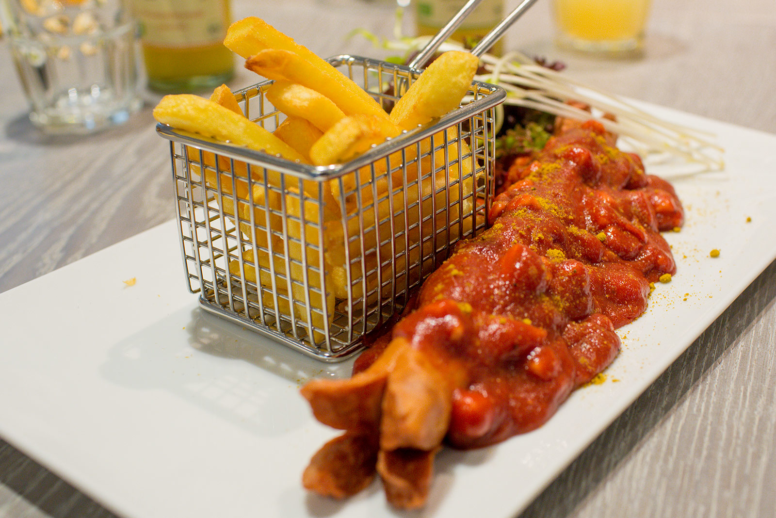 Currywurst mit Pommes hausgemacht